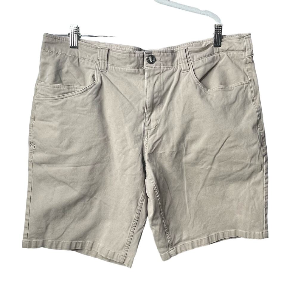 Under Armour Men's Fitted Chino Shorts Size 40 Light Tan